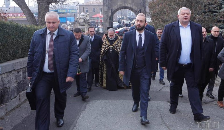 Միրզոյանը երկրաշարժի զոհերի հիշատակը հարգել է Վանաձորում