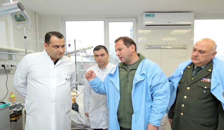 Պաշտպանության նախարարը տեսակցել է վիրավոր զինծառայողներին