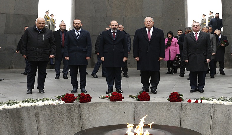 Высшее руководство Армении посетило Цицернакаберд