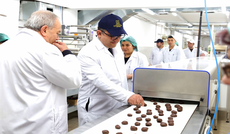 Էկոնոմիկայի նախարարն այցելել է Երևանի շոկոլադի գործարան