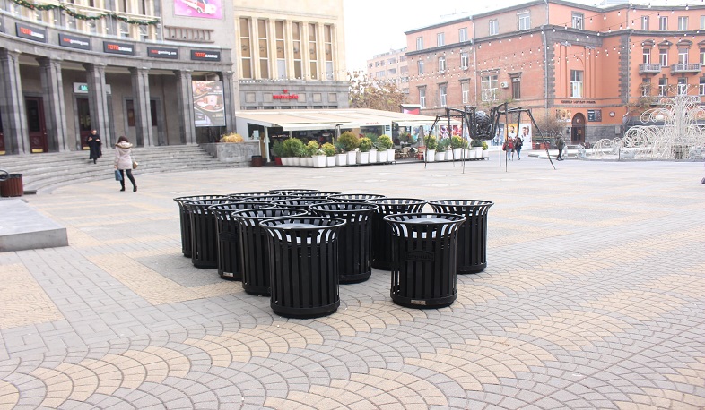 Կենտրոն վարչական շրջանում հին աղբամանները փոխարինվում են նորերով