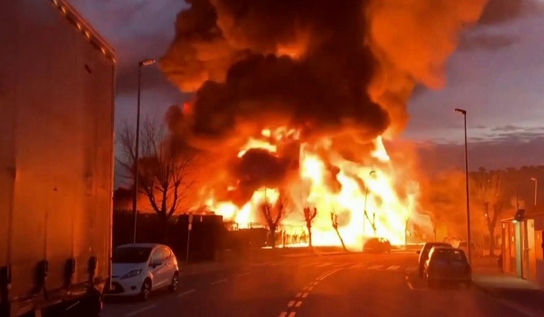 Բարսելոնայում քիմիական գործարան է այրվում