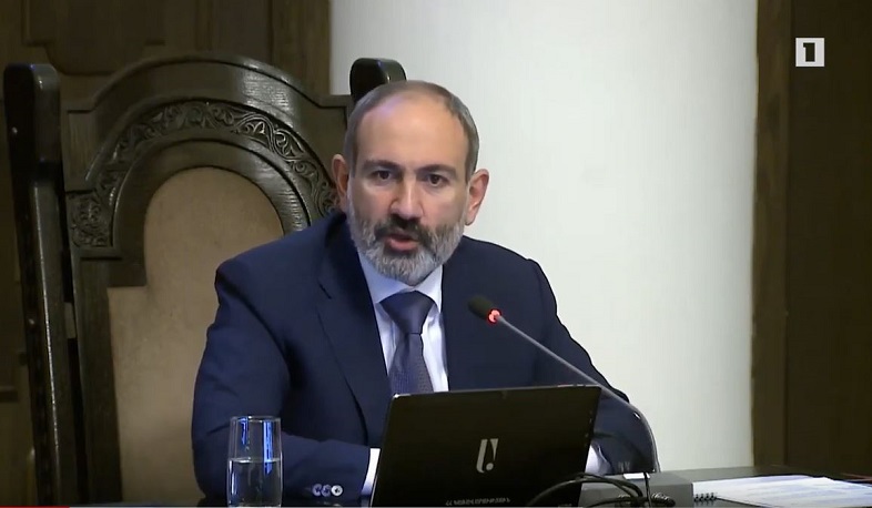 Դպրոցում երեխային սովորեցնում են՝ ինչպես կանգնի աթոռին ու վարչապետի համար բարձր արտասանի. Փաշինյան