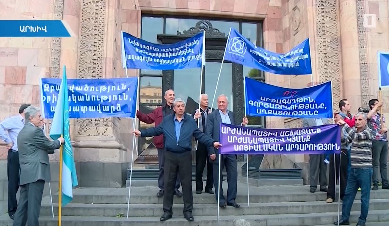 ԱԺ պատգամավորները հանդես են եկել «Արհմիությունների մասին» օրենքում փոփոխությունների նախաձեռնությամբ