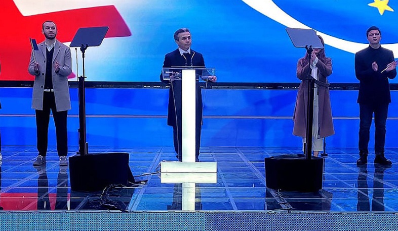 Բիձինա Իվանիշվիլին հազարավոր կողմնակիցներ է հավաքել Թբիլիսիի կենտրոնում