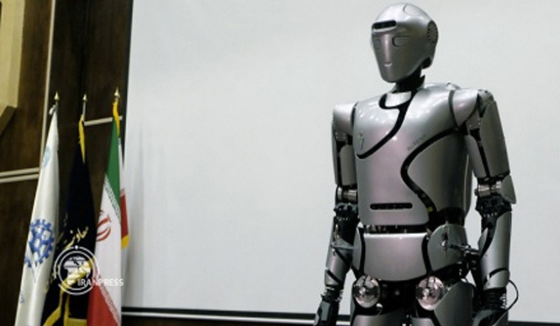 Թեհրանում ողջունել են «Սուրենա-4» մարդակերպ ռոբոտին