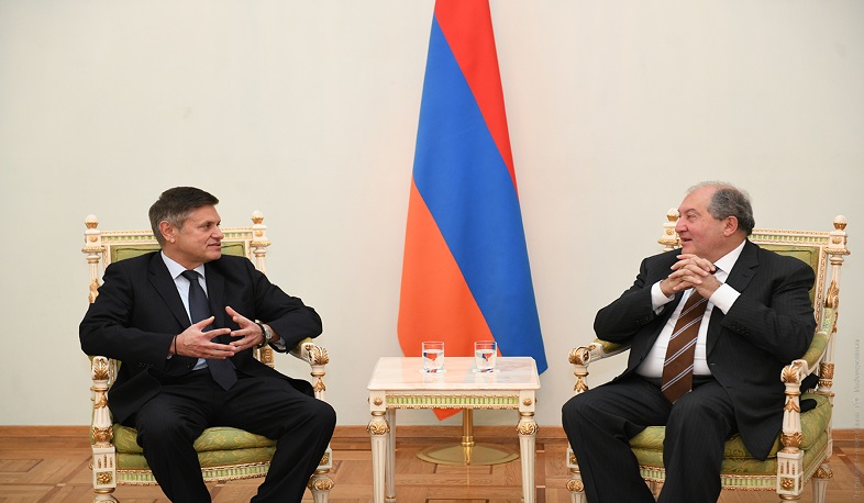 Արմեն Սարգսյանին հավատարմագրերն է հանձնել ՀՀ-ում Հունաստանի նորանշանակ դեսպանը