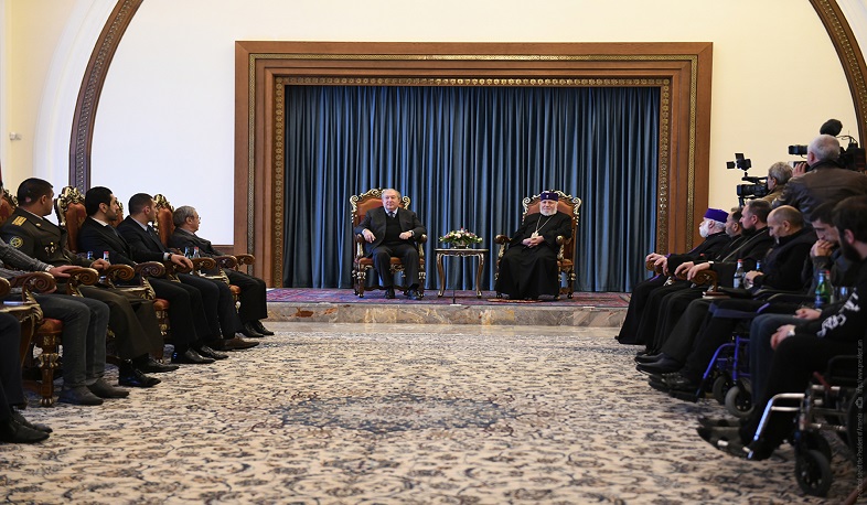 Արմեն Սարգսյանն ու Ամենայն Հայոց կաթողիկոսը հանդիպել են զինհաշմանդամների հետ