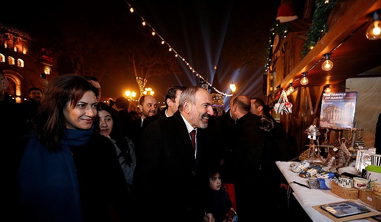 Շրջում ենք Սուրբծննդյան տոնավաճառի շրջանակում բացված տաղավարներով. Փաշինյան