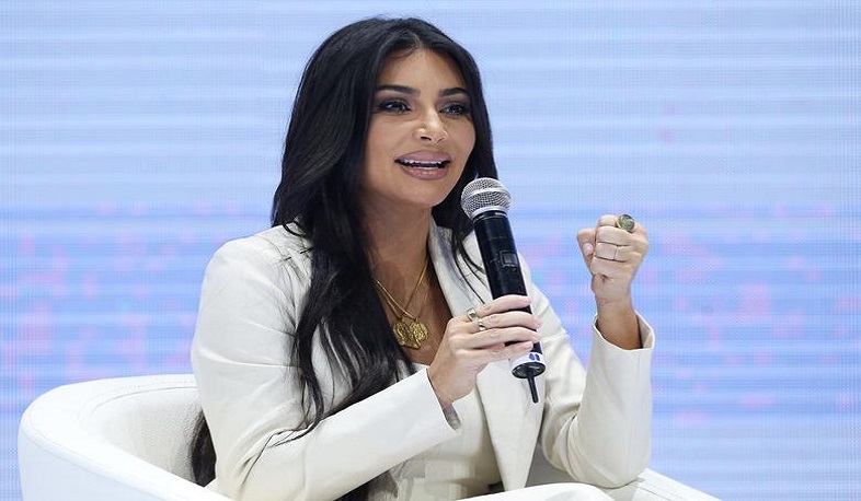 Reuters names Phtolure's photo of Kim Kardashian this years best from Armenia