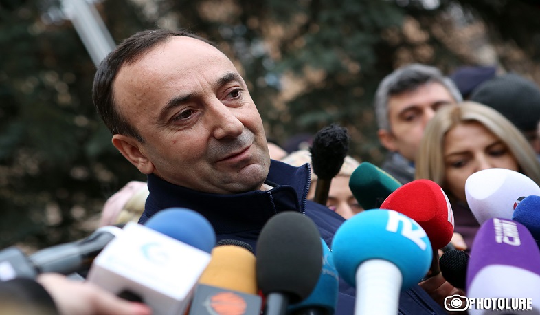 Հրայր Թովմասյանի նկատմամբ խափանման միջոց է ընտրվել ստորագրություն չհեռանալու մասին