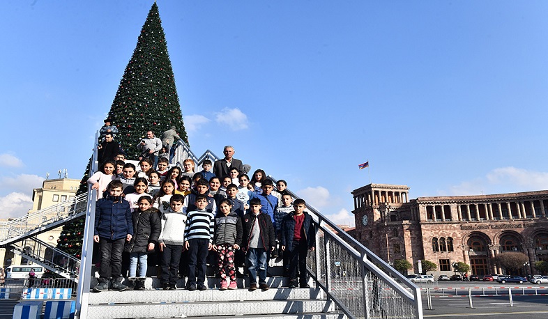 Սահմանամերձ գյուղերի 800 երեխաներ Երևանում մասնակցել են Ամանորի միջոցառումների