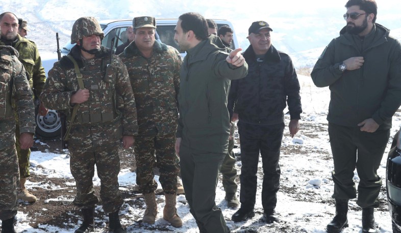 Տիգրան Ավինյանը Սյունիքի մարզպետի հետ այցելել է զինված ուժերի N զորամաս և առաջնագիծ