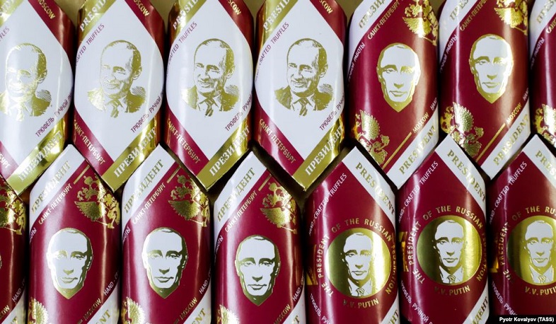 Օմսկում երեխաներին Պուտինի դիմանկարով «Президент» կոնֆետներ են բաժանել