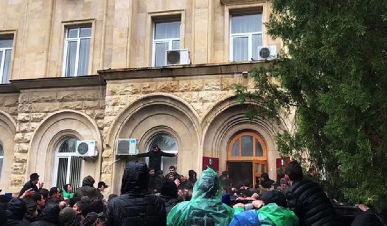 Աբխազիայում չի բացառվում արտակարգ դրության սահմանումը. Ռաուլ Հաջիմբա