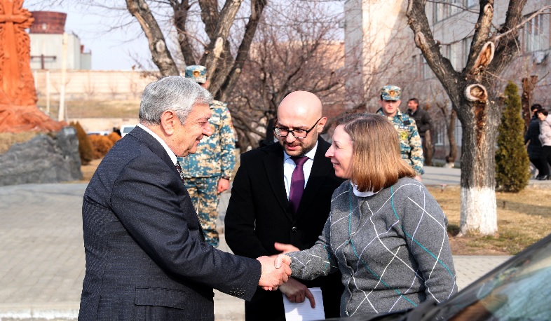 Հայաստանում ԱՄՆ դեսպանատունը ԱԻՆ-ին հրդեհաշիջման պարագաներ է նվիրել