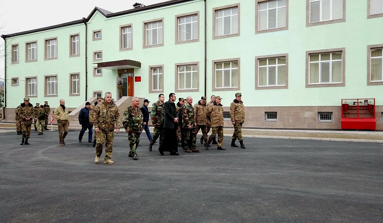 Բակո Սահակյանն այցելել է զորամասեր