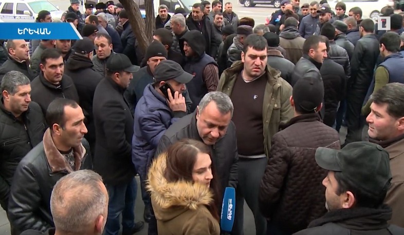 Անասնապահներն ու մսավաճառները պահանջում են չպարտադրել անասունների մորթն անել սպանդանոցում