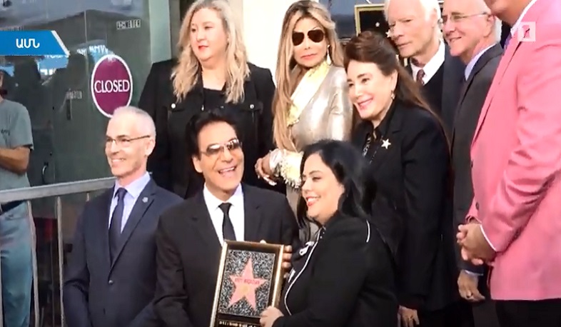 Հոլիվուդյան փառքի ճեմուղում բացվեց իրանահայ ծագմամբ ամերիկացի երգիչ էնդիի աստղը