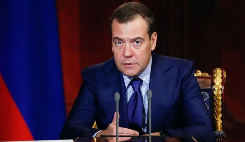 Մեդվեդևը հորդորել է հանգիստ նայել կառավարության պաշտոնանկությանը