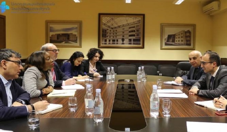 Արսեն Թորոսյանը ՀԲ պատվիրակության հետ քննարկել է առողջության ապահովագրության ներդրման օրակարգը