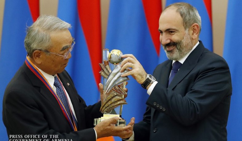 Թեժ քննարկումներ ԱԺ-ում՝ պետական տասը մրցանակ սահմանելու օրենքի նախագիծի վերաբերյալ