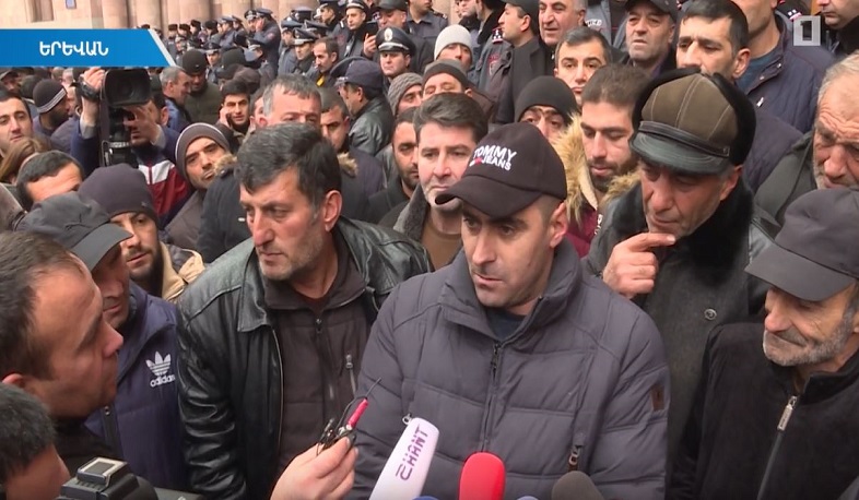 Մսավաճառներն ու անասնապահները շարունակում են բողոքի ակցիաները