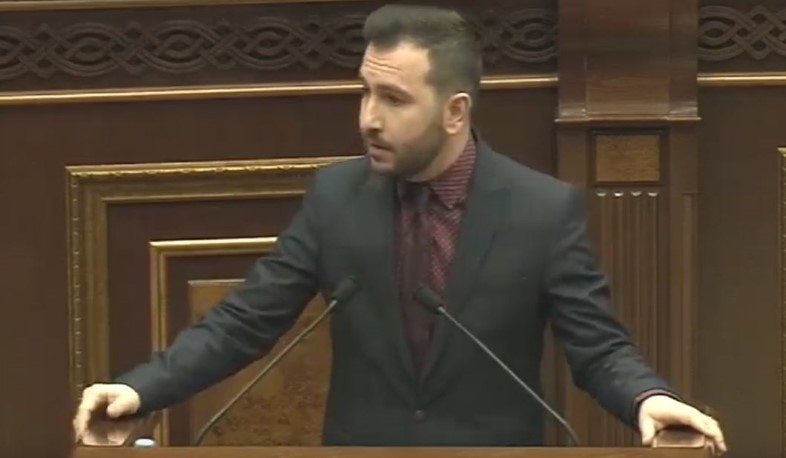 Էս Ազգային ժողո՞վ ա, թե՞ ազգային քուչա. Հայկ Կոնջորյան