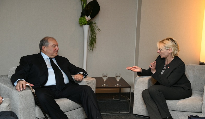 Արմեն Սարգսյանը Դավոսում հանդիպել է Շվեյցարիայի Ազգային խորհրդի նախագահի հետ