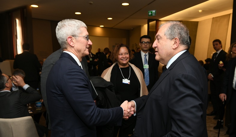 Արմեն Սարգսյանը Դավոսում հանդիպել է Apple ընկերության գլխավոր գործադիր տնօրենի հետ