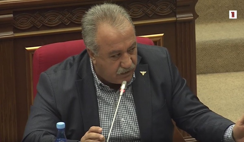 Չի կարելի էս դահլիճում ժողովրդին ցույց տալ՝ кто смелее. Սասուն Միքայելյան