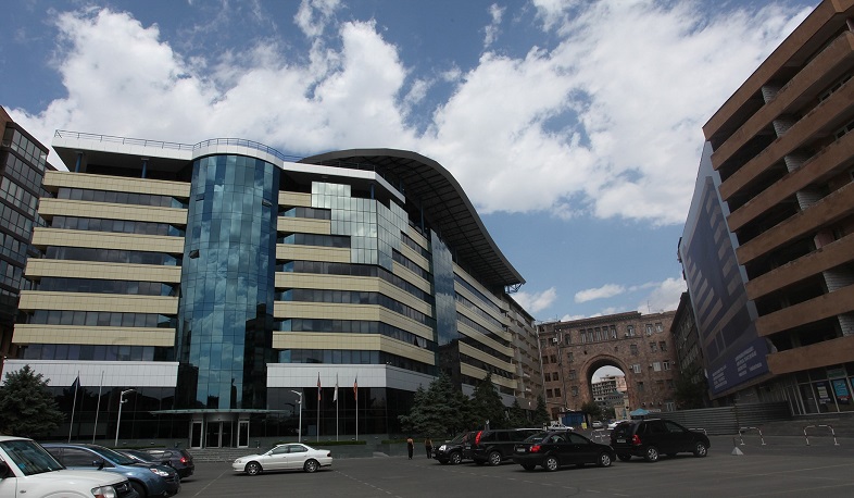 Կրակոցներ՝ «Էրեբունի պլազայի»  ներսում. թարմացվող