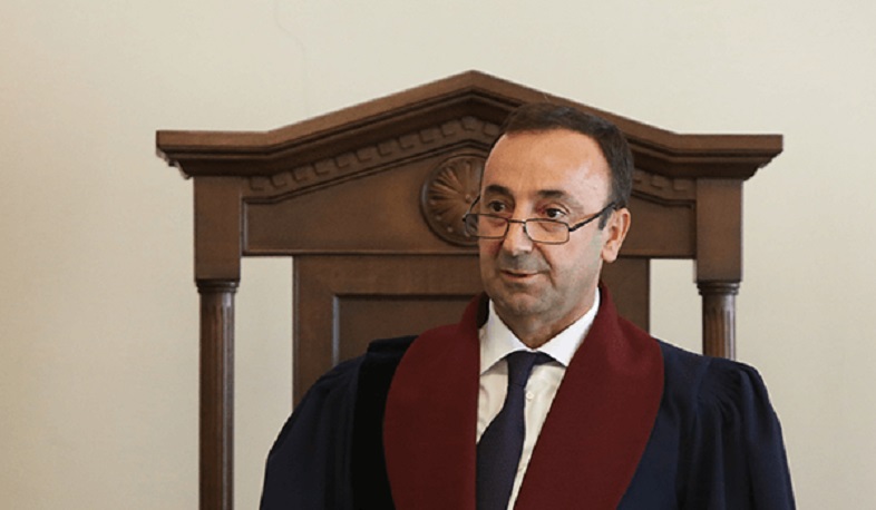 ՀՔԾ քննիչները խուզարկություն են կատարում Հրայր Թովմասյանի տանը