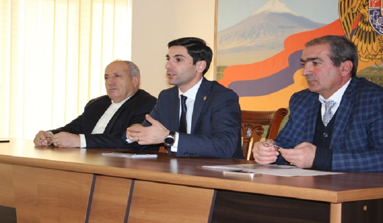 Արարատի մարզպետը հանդիպել է մարզի ֆերմերների հետ