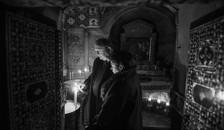 Եկել եմ աղոթելու երկու հայրենիքների՝ Հայաստանի և Արցախի համար. նախագահն այցելել է Սուրբ Հակոբեանց Մայր տաճար
