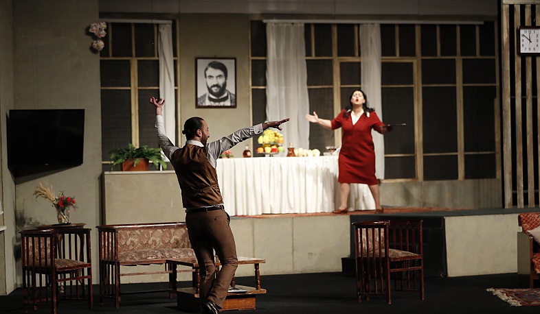 Վարչապետը տիկնոջ հետ ներկա է եղել «Հարսանիք թիկունքում» ներկայացմանը