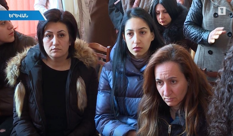 Ծնողները պահանջում են լուսացույց տեղադրել Երևանի համար 52 դպրոցի դիմաց