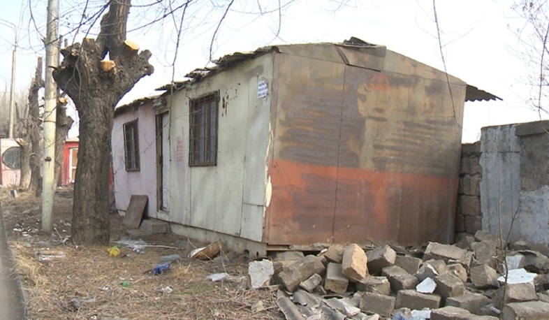 Հալաբյան փողոցում ապամոնտաժվում է մայթին տեղադրված կրպակաշարը