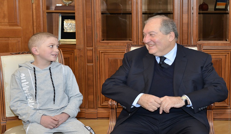 Պետք է դիմանաս, ուժեղ լինես. Արմեն Սարգսյանը հյուրընկալել է 10-ամյա Ռոմիկին