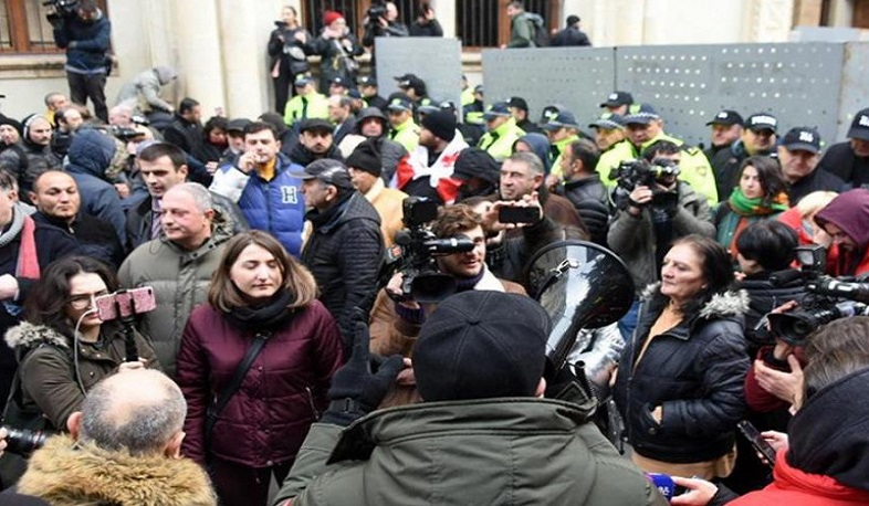 Վրացական ընդդիմությունը վերսկսել է բողոքի ցույցերը