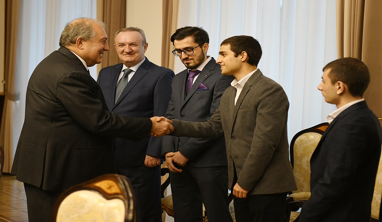 Արմեն Սարգսյանը հյուրընկալել է միջազգային ուսանողական ծրագրավորման մրցույթին մասնակցած՝ ԵՊՀ թիմին