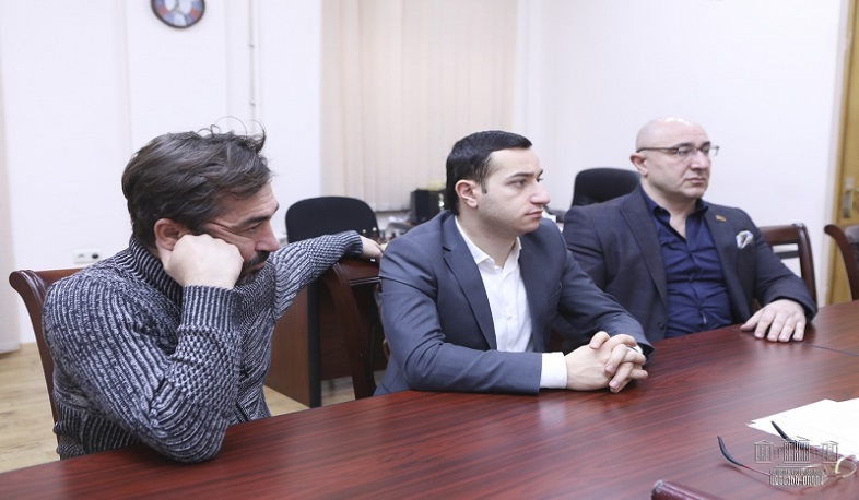 Մխիթար Հայրապետյանը հանդիպել է թատրոնների տնօրենների հետ