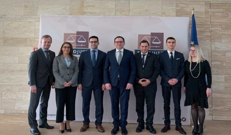 Ռուստամ Բադասյանը Հաագայում հանդիպել է Եվրաջասթի նախագահի հետ