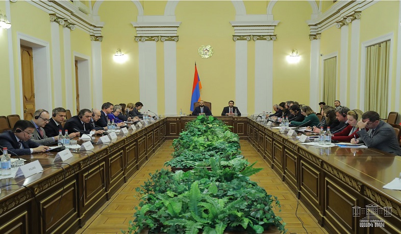 Արարատ Միրզոյանը  հանդիպել է Հայաստանում ԵԱՀԿ և ԵԽ երկրների դեսպանների հետ