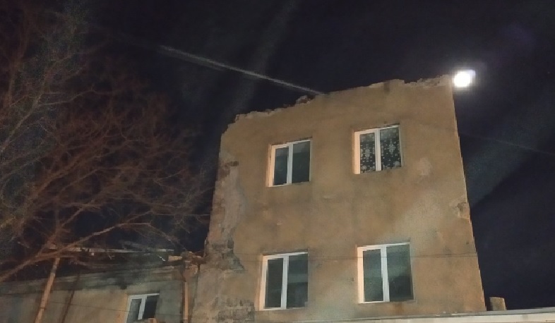 Ուժեղ քամուց փլուզվել է Դիլիջանի գեղարվեստի դպրոցի տանիքը