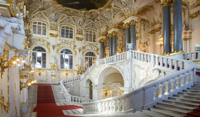 Տապան թանգարանի հնագույն ցուցանմուշները Էրմիտաժում