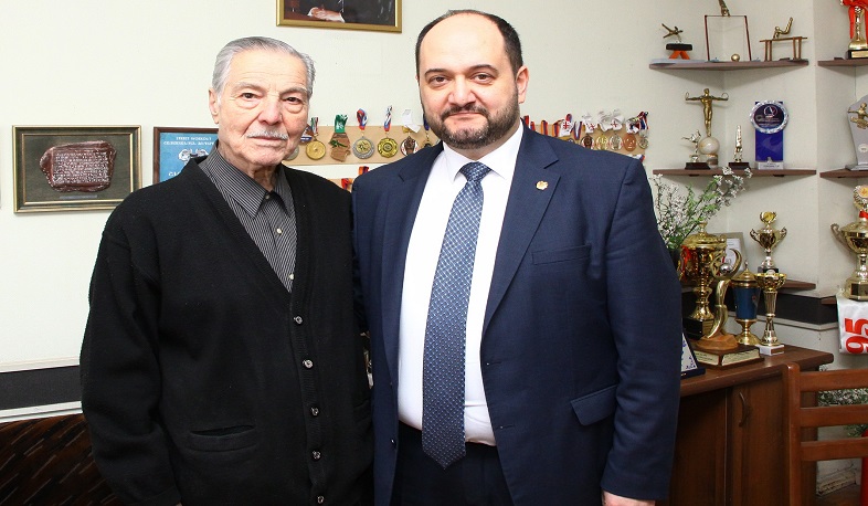 Արայիկ Հարությունյանն այցելել է ծննդյան 91-ամյակը նշող Ալբերտ Ազարյանին