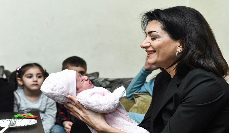 Աննա Հակոբյանն այցելել է 12-րդ զավակն ունեցած Բեժանյանների ընտանիքին