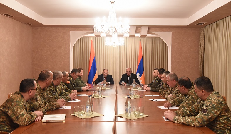 Փաշինյանը և Սահակյանը խորհրդակցություն են անցկացրել ԶՈՒ ղեկավար կազմի մասնակցությամբ