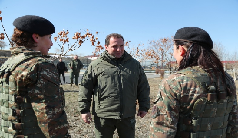 Պաշտպանության նախարարը ներկա է եղել կանանց ձեռնամարտի հնարքների ցուցադրությանը